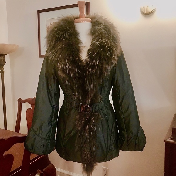 Jackets & Blazers - Elegant Sandro Ferrone gray fitted puffer jacket.